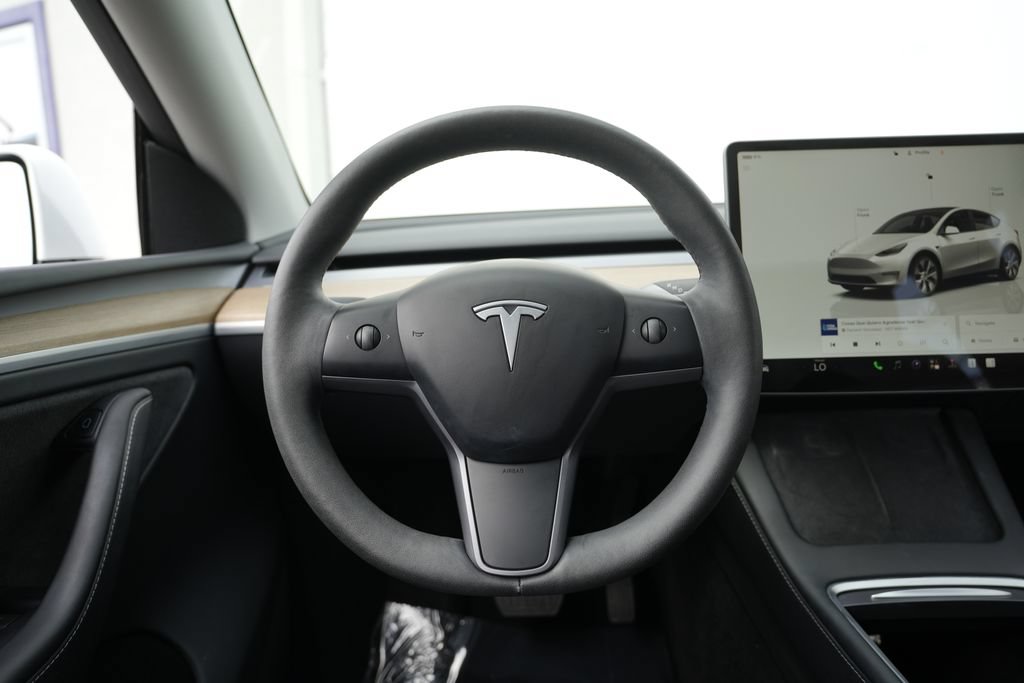 Used 2023 Tesla Model Y AWD image 44