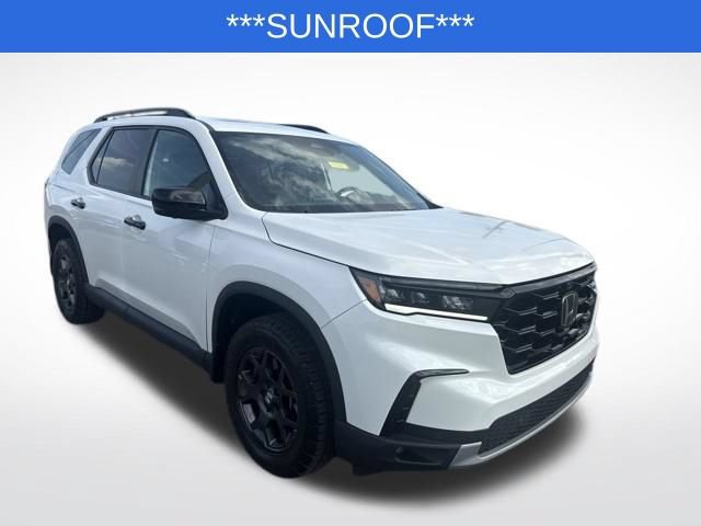Used 2025 Honda Pilot TrailSport image 6