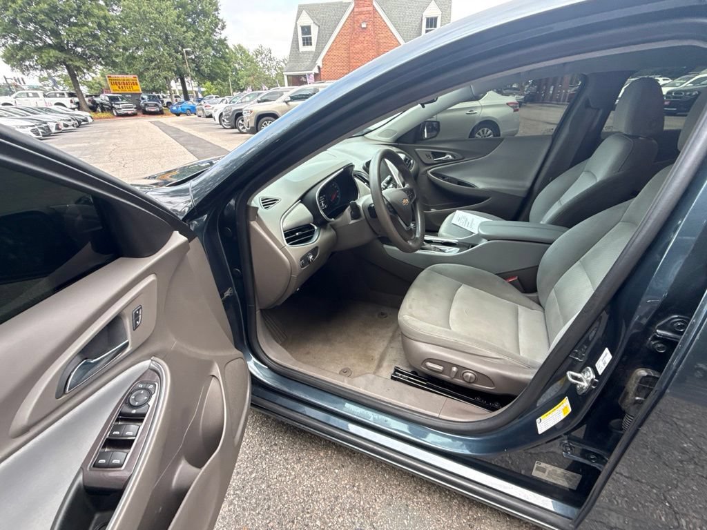 Used 2020 Chevrolet Malibu LT FWD image 12