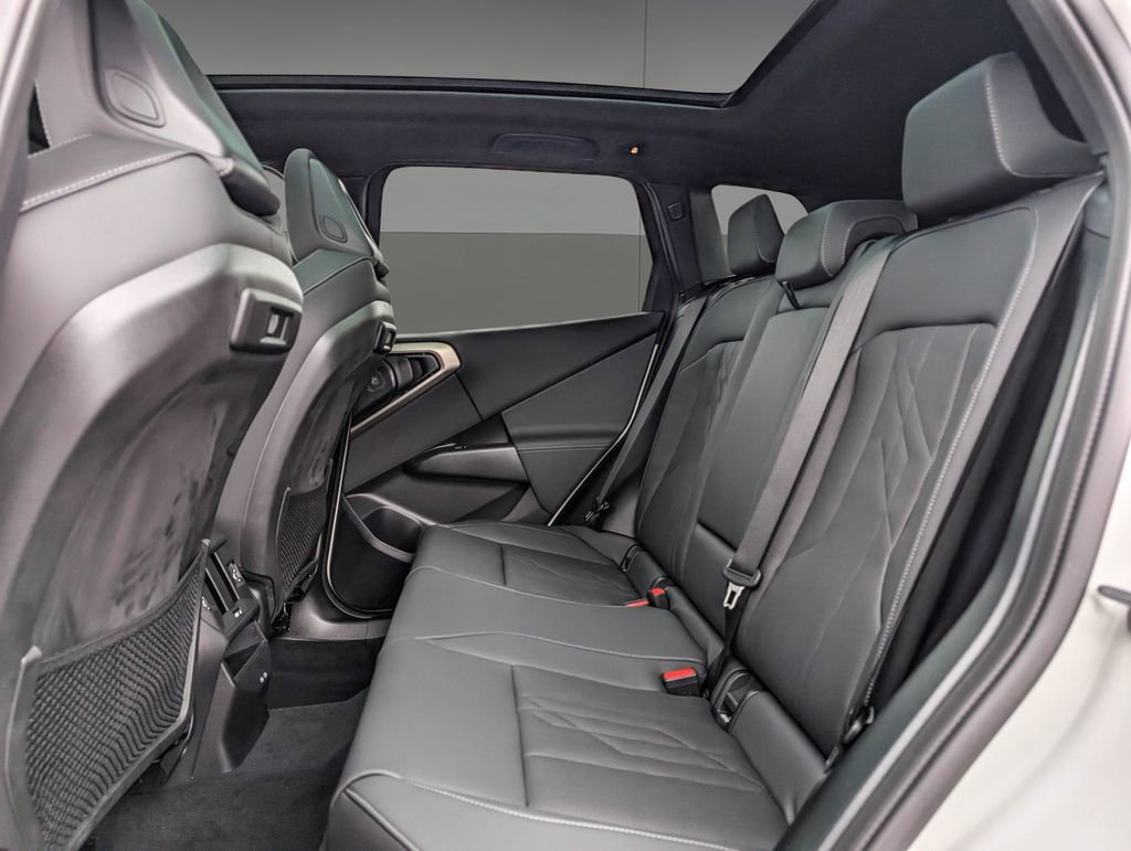 New 2025 BMW X3 xDrive30i w/ Convenience Package image 16