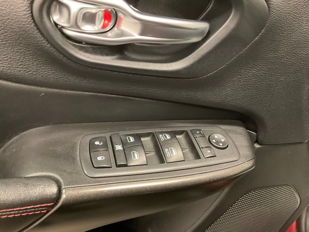 Used 2019 Jeep Cherokee Trailhawk w/ Cold Weather Group AWD/4WD image 20