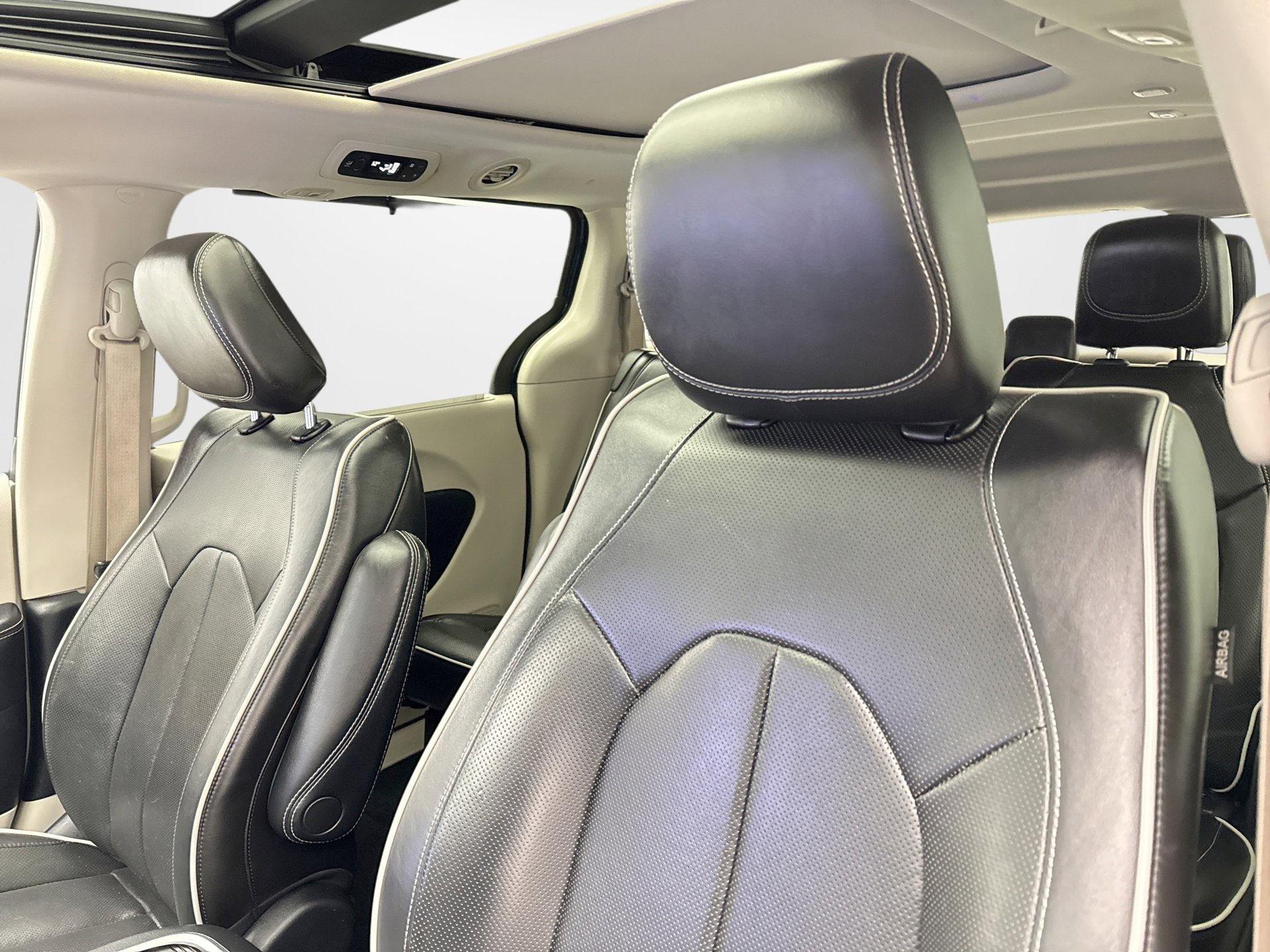 Used 2022 Chrysler Pacifica Limited image 10