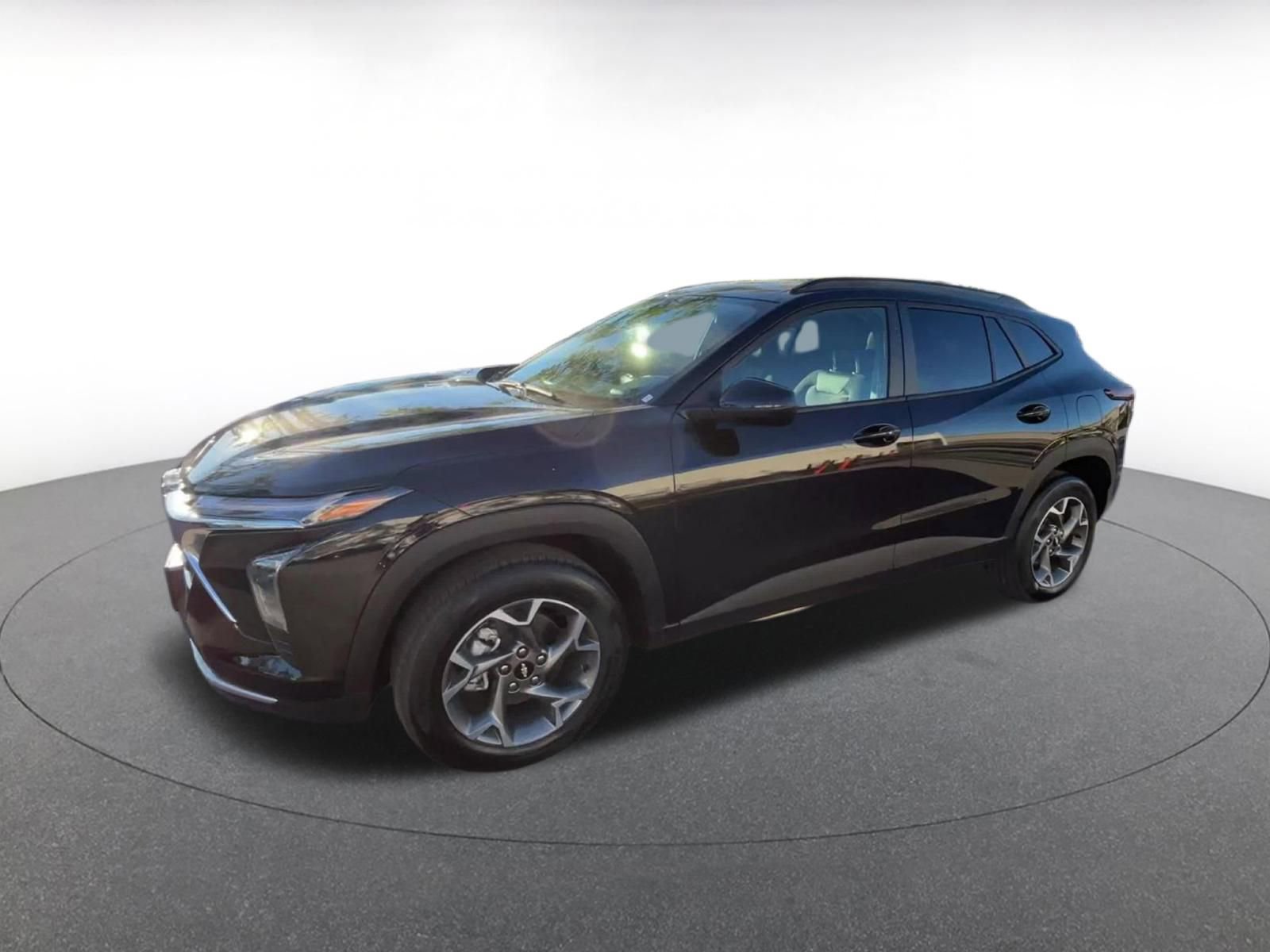 Used 2025 Chevrolet Trax LT w/ LT Convenience Package image 8