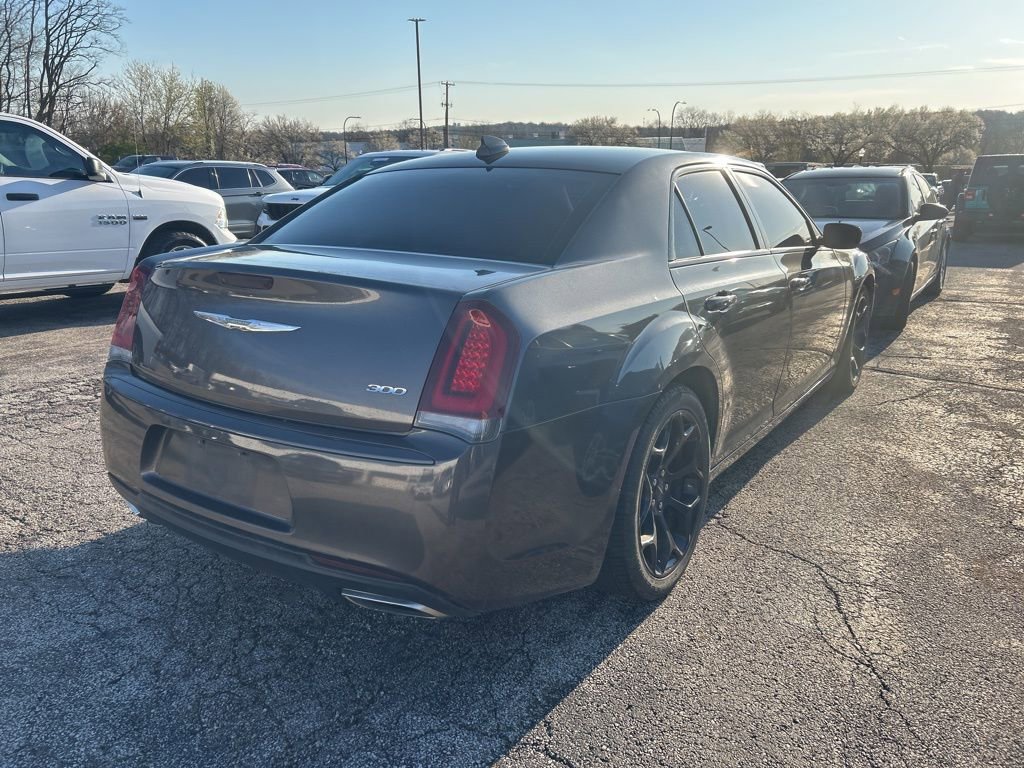 Used 2019 Chrysler 300 Touring w/ Sport Appearance Package image 7