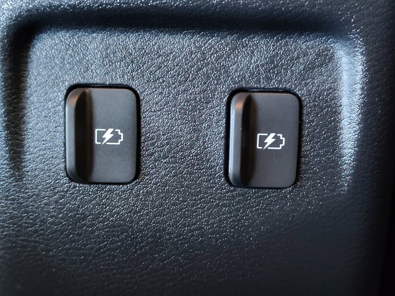 Certified 2024 Nissan Kicks SV w/ Interior Electronics Package FWD image 30