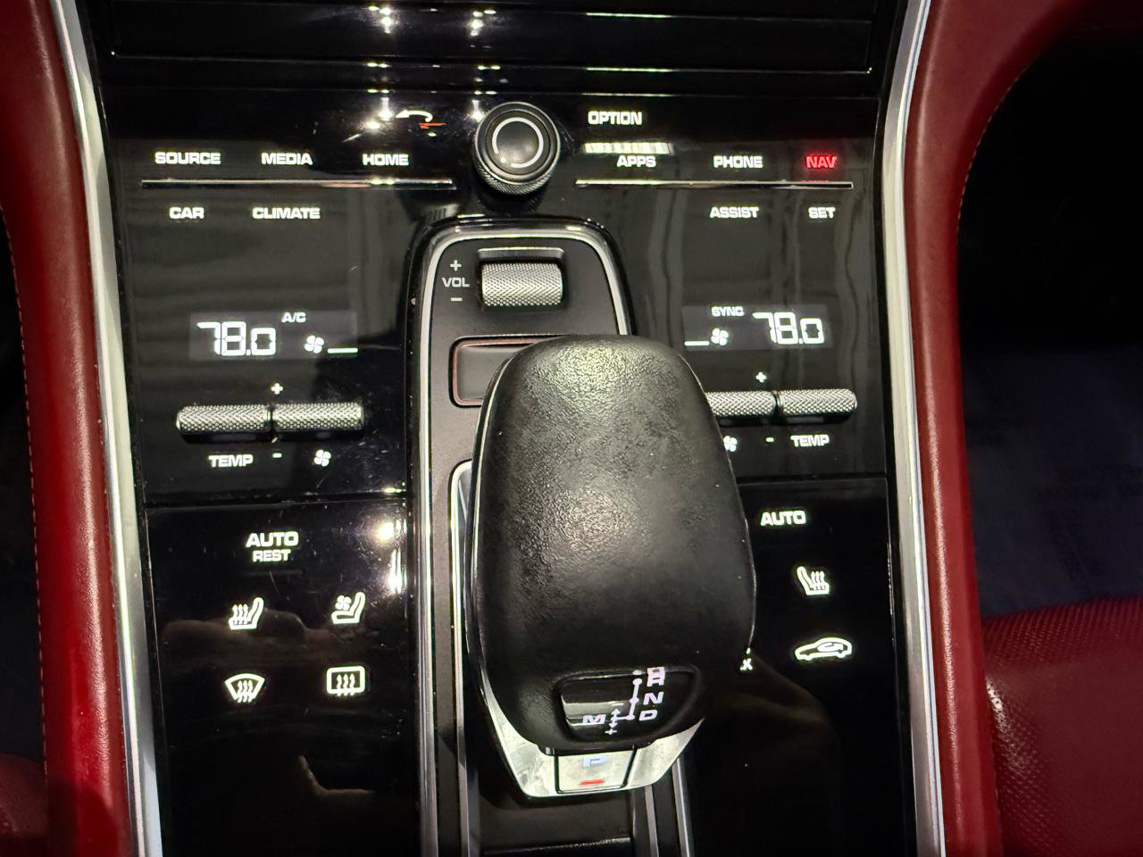 Used 2018 Porsche Panamera 4S image 37