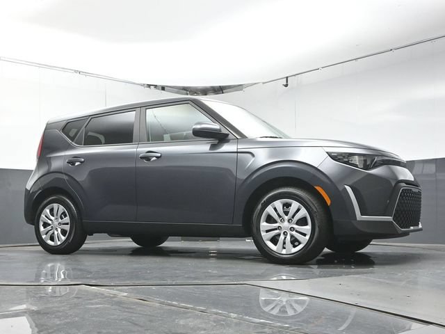 Used 2025 Kia Soul LX FWD image 31