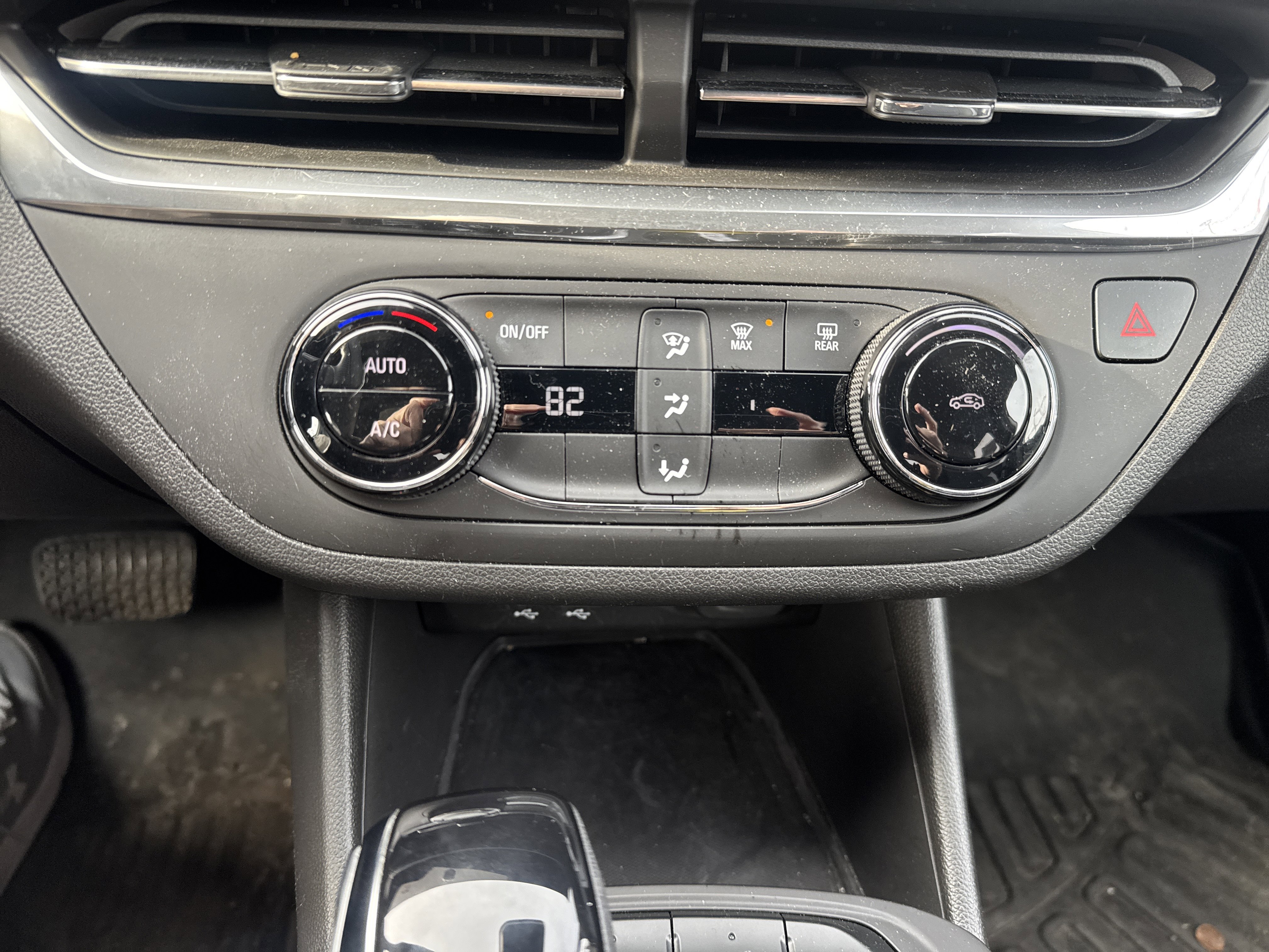 Used 2024 Buick Envista Preferred w/ Advanced Safety Package image 25