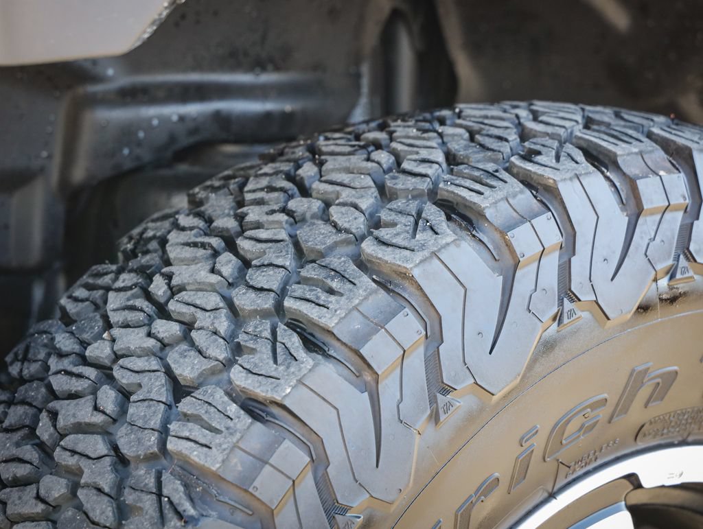 Used 2025 Jeep Wrangler Unlimited Rubicon AWD/4WD image 9