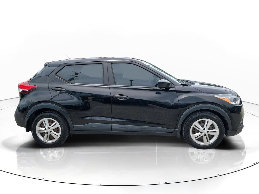 Used 2020 Nissan Kicks S FWD image 2