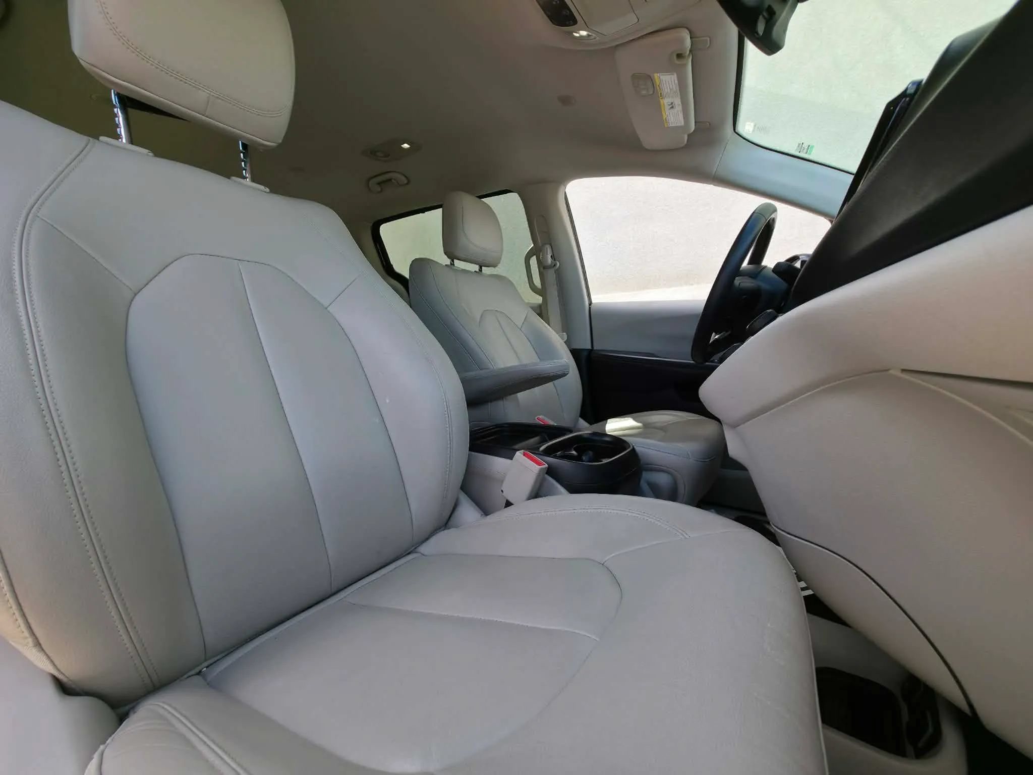 Used 2017 Chrysler Pacifica Touring-L FWD image 19