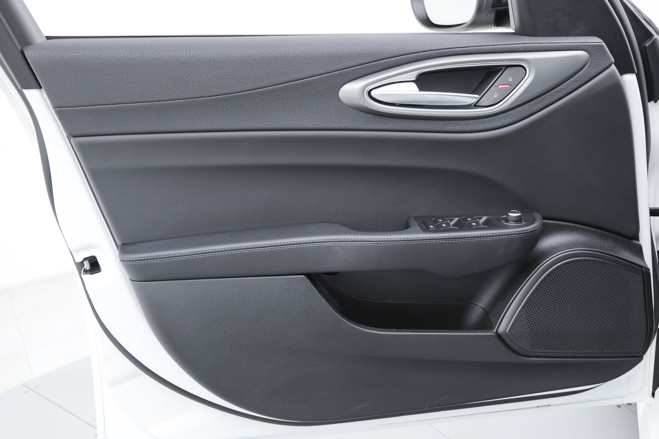 New 2025 Alfa Romeo Giulia w/ Driving Assist Package RWD image 14