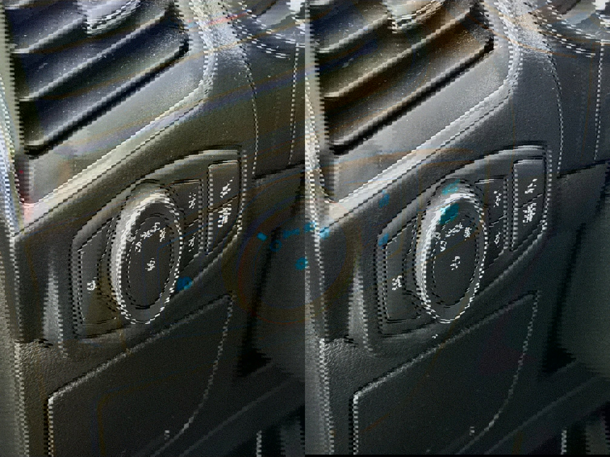 Used 2022 Ford Edge Titanium w/ Equipment Group 301A image 15