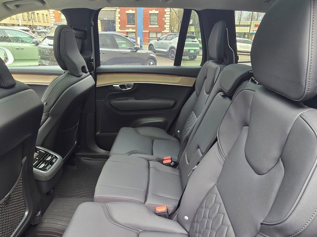New 2025 Volvo XC90 B5 Plus w/ Protection Package Premier image 16