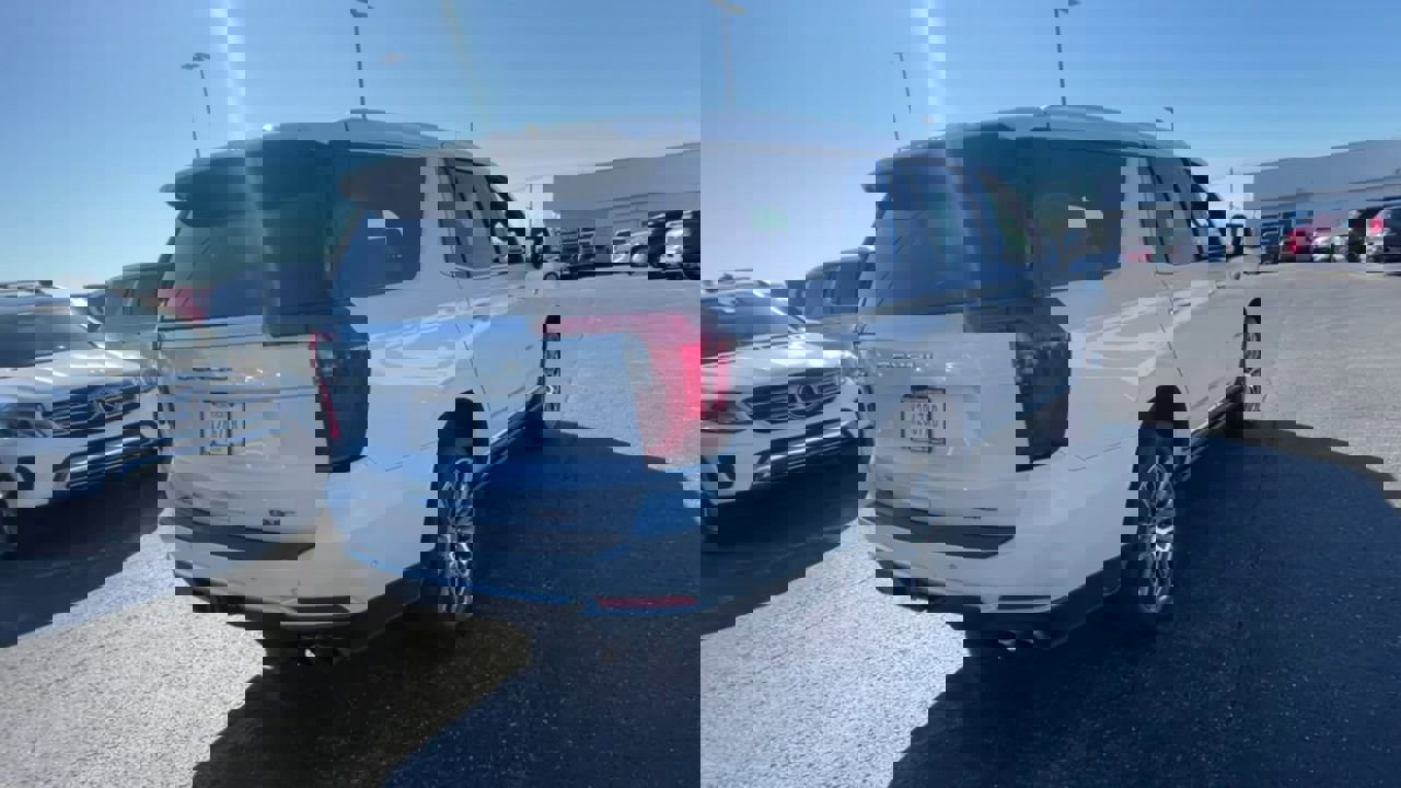 Used 2025 GMC Yukon Denali w/ Sun & Power Step Package image 9