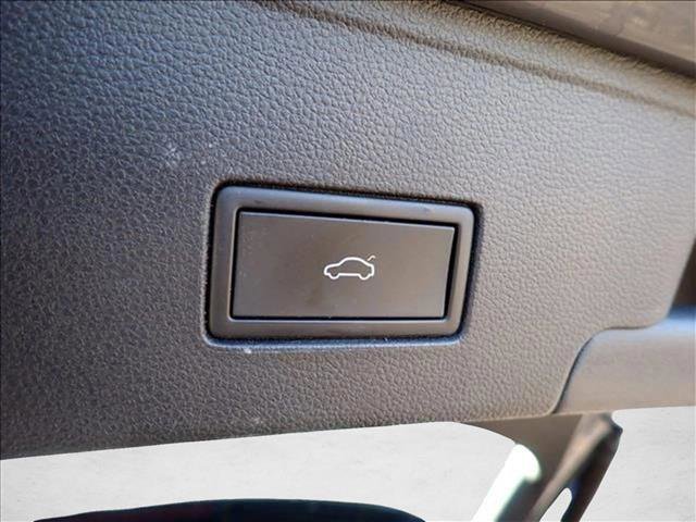 Used 2022 Volkswagen Atlas Cross Sport SEL Premium R-Line AWD/4WD image 9