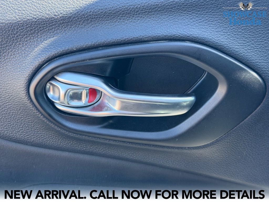 Used 2022 Jeep Cherokee Trailhawk w/ Comfort/Convenience Group AWD/4WD image 10