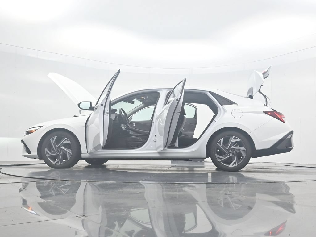 Used 2025 Hyundai Elantra Limited FWD image 43