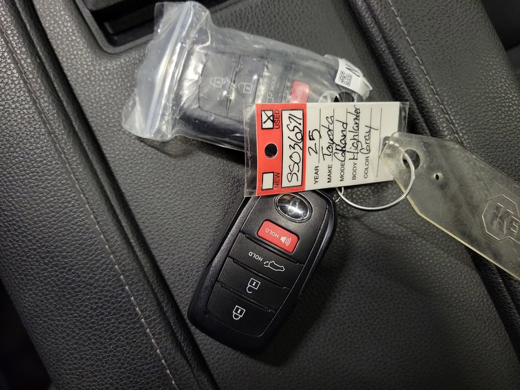Used 2025 Toyota Grand Highlander AWD Hybrid image 15