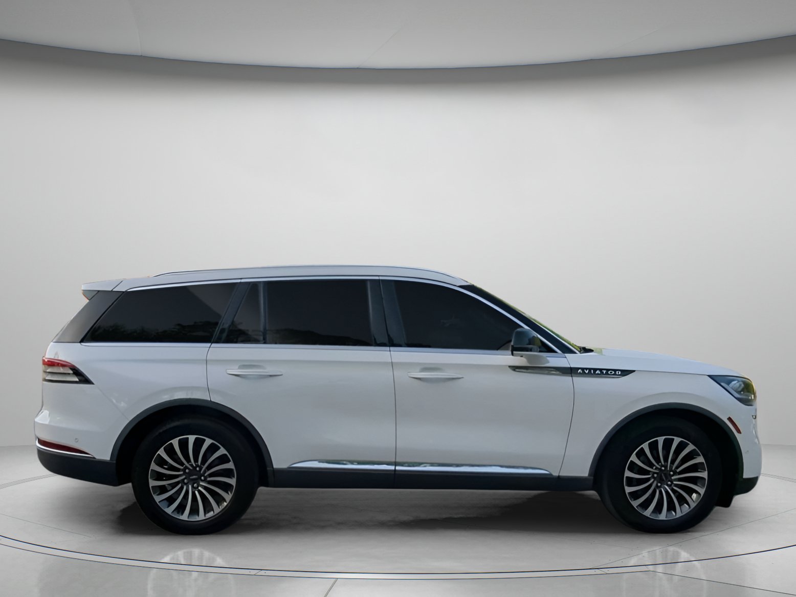 Used 2023 Lincoln Aviator Reserve w/ Equipment Group 201A RWD image 32