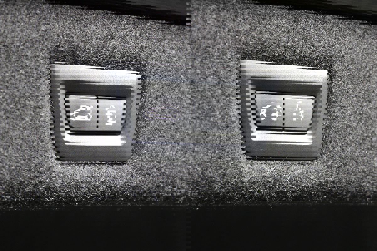 Used 2023 BMW 530e 530e w/ M Sport Package image 38