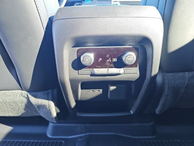 New 2026 GMC Acadia AT4 w/ LPO, Floor Liner Package AWD/4WD image 32