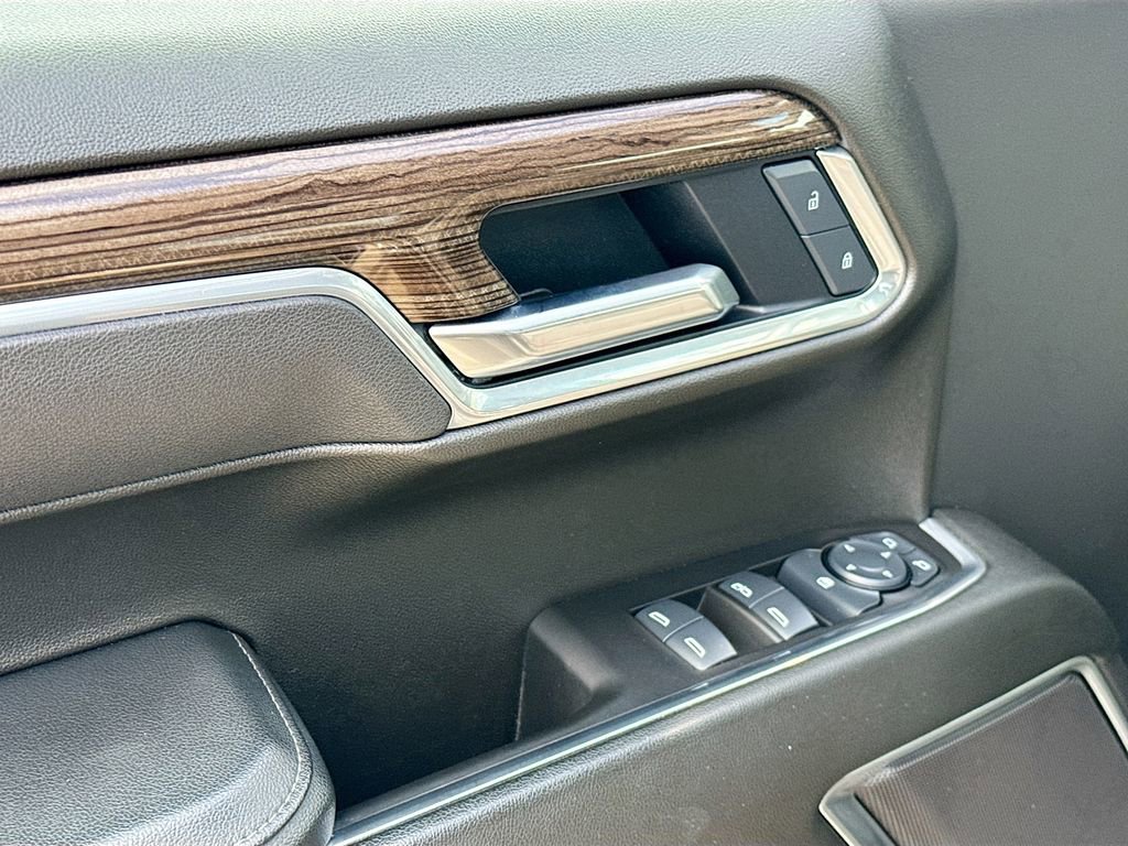 Used 2025 Chevrolet Silverado 1500 LT image 17