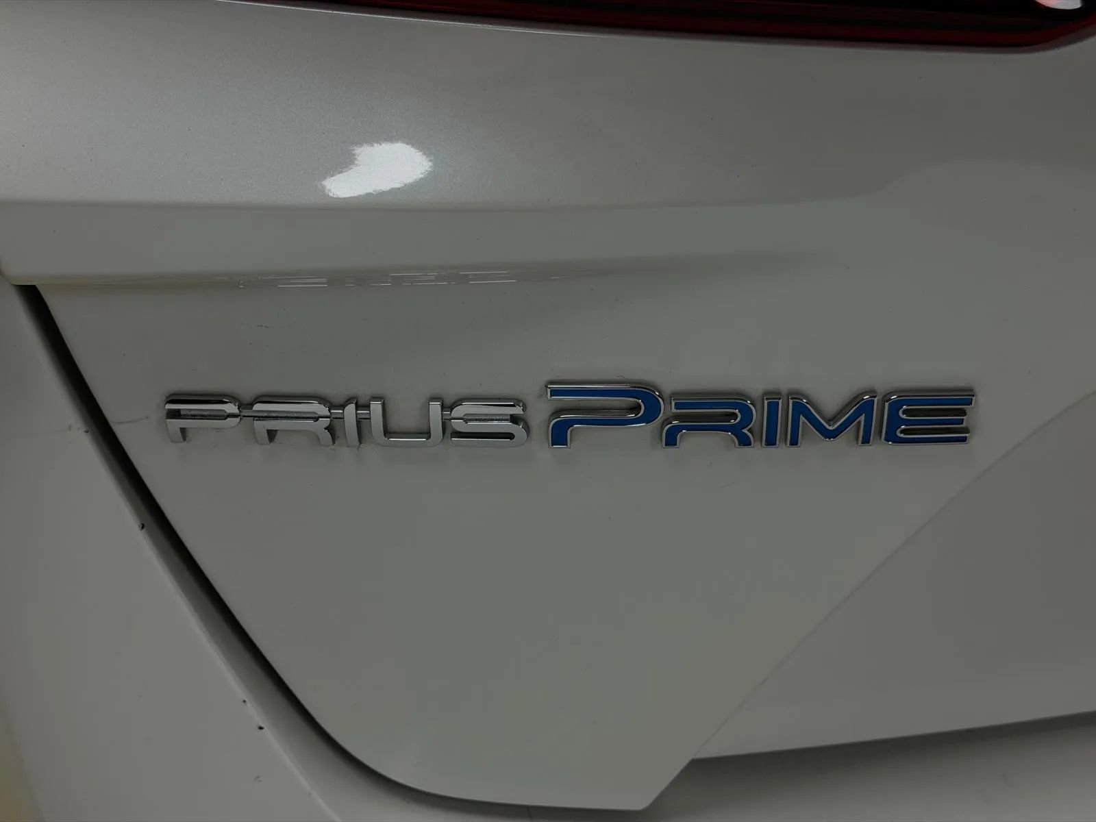 Used 2017 Toyota Prius Prime Premium w/ Preferred Accessory Package FWD image 11