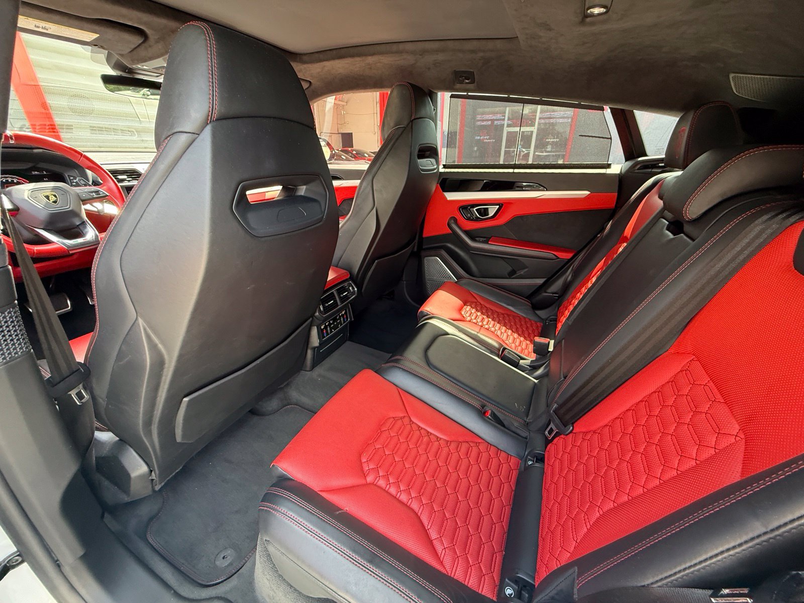 Used 2019 Lamborghini Urus AWD/4WD image 20