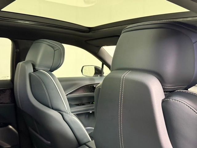 New 2025 Cadillac Lyriq Luxury w/ Nappa Leather Package RWD image 28