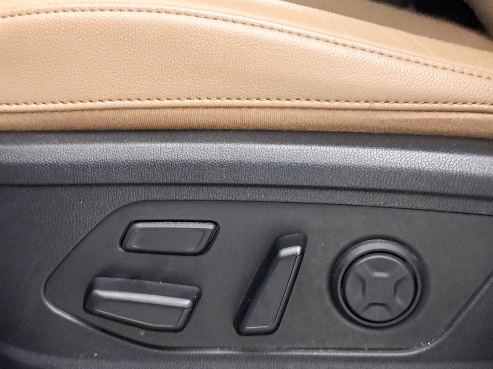 Certified 2024 Kia Sorento SX Prestige w/ Olive Brown Leather Package AWD/4WD image 31