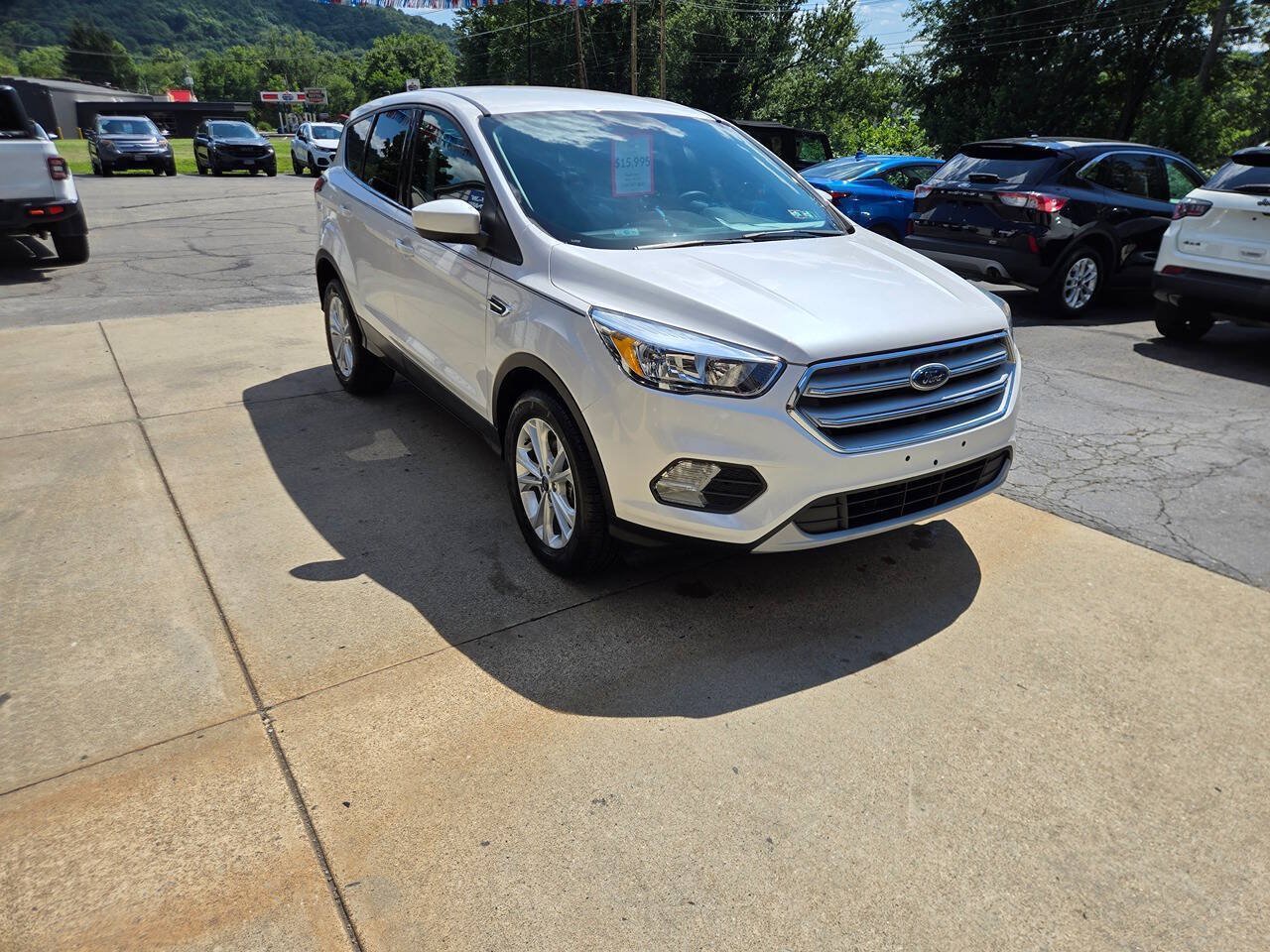 Used 2019 Ford Escape SE AWD/4WD image 1