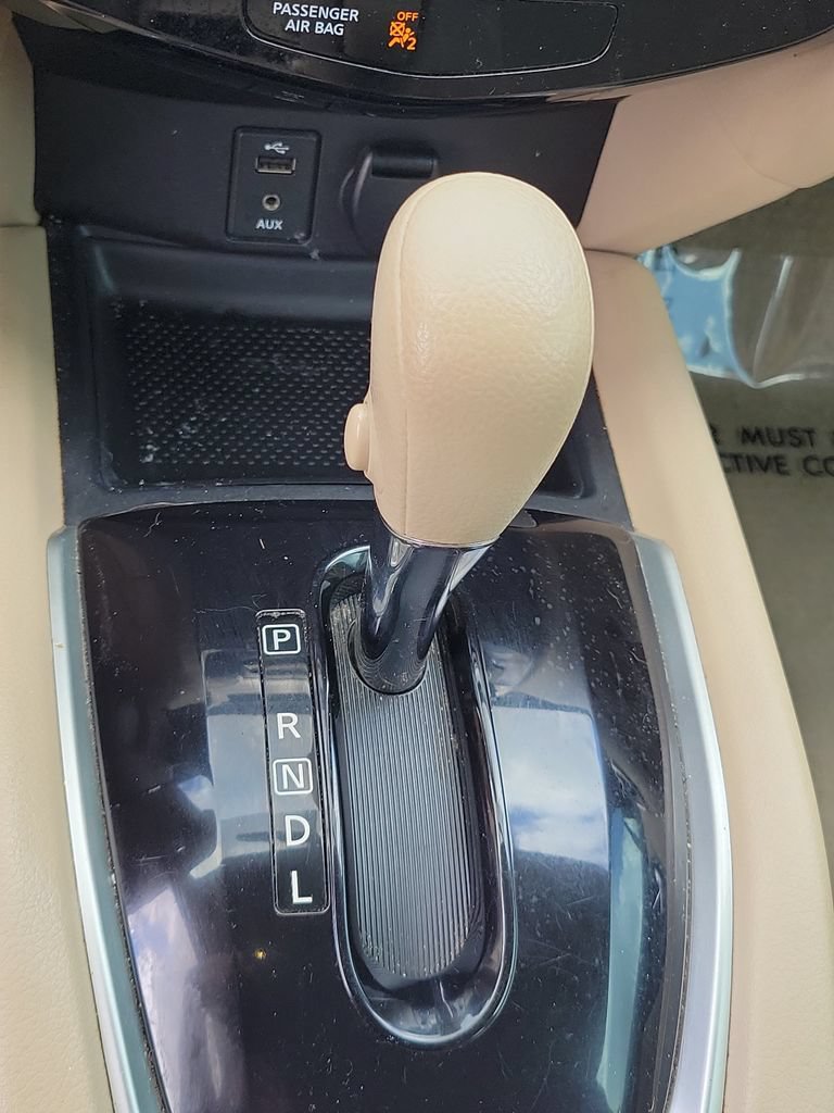 Used 2015 Nissan Rogue SV w/ SV Premium Package FWD image 30