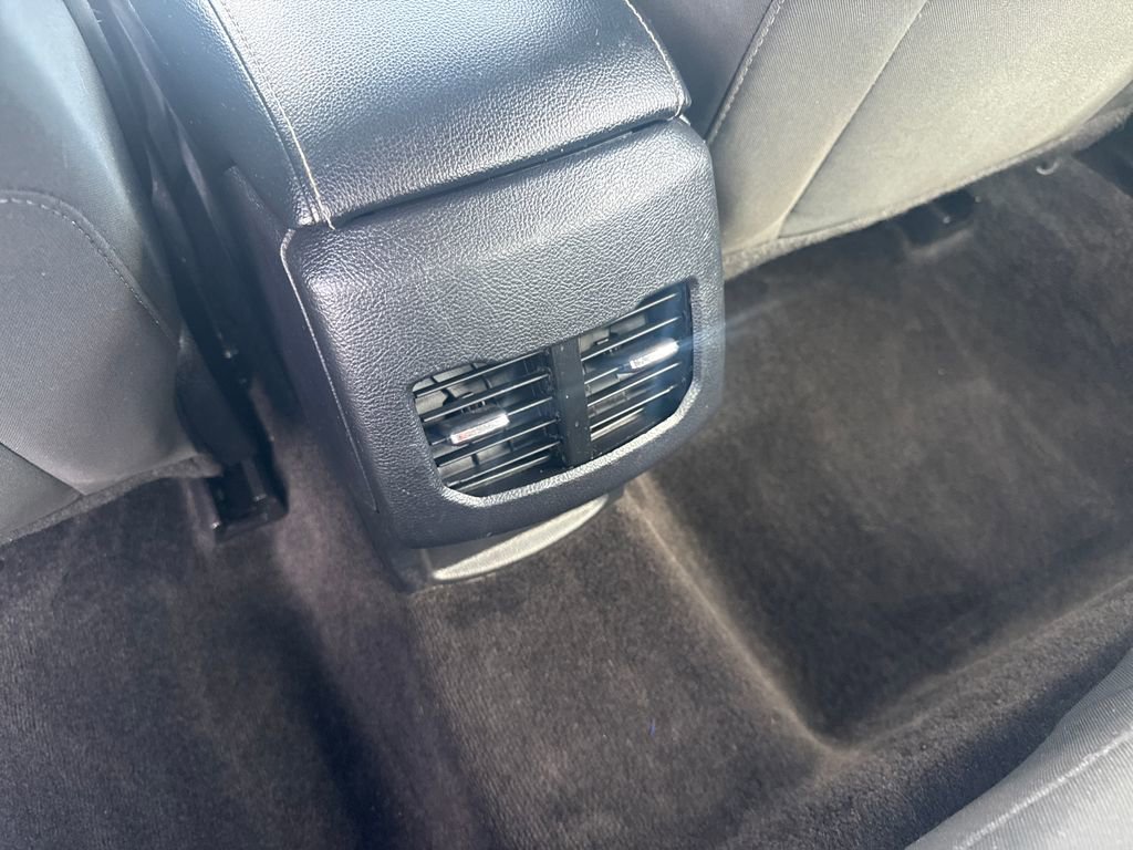Used 2017 Ford Fusion SE w/ Fusion SE Technology Package FWD image 14