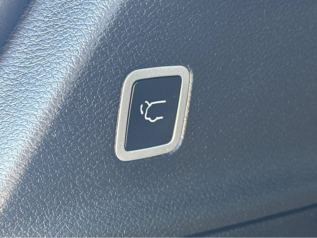 Used 2025 Chrysler Pacifica Select FWD image 40