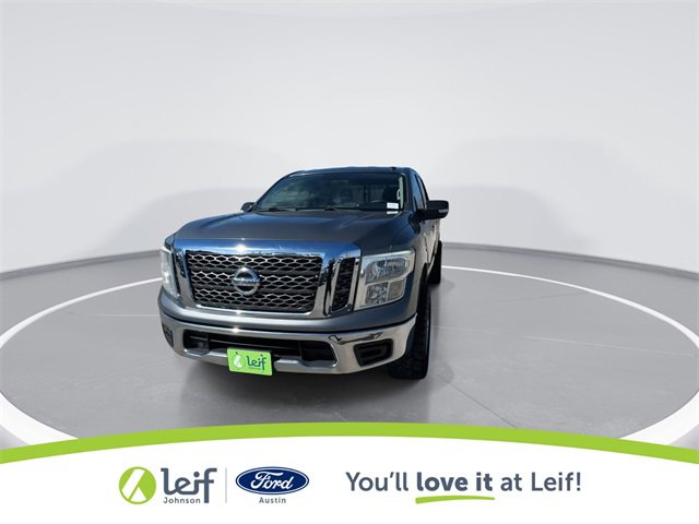 Used 2017 Nissan Titan SV image 4
