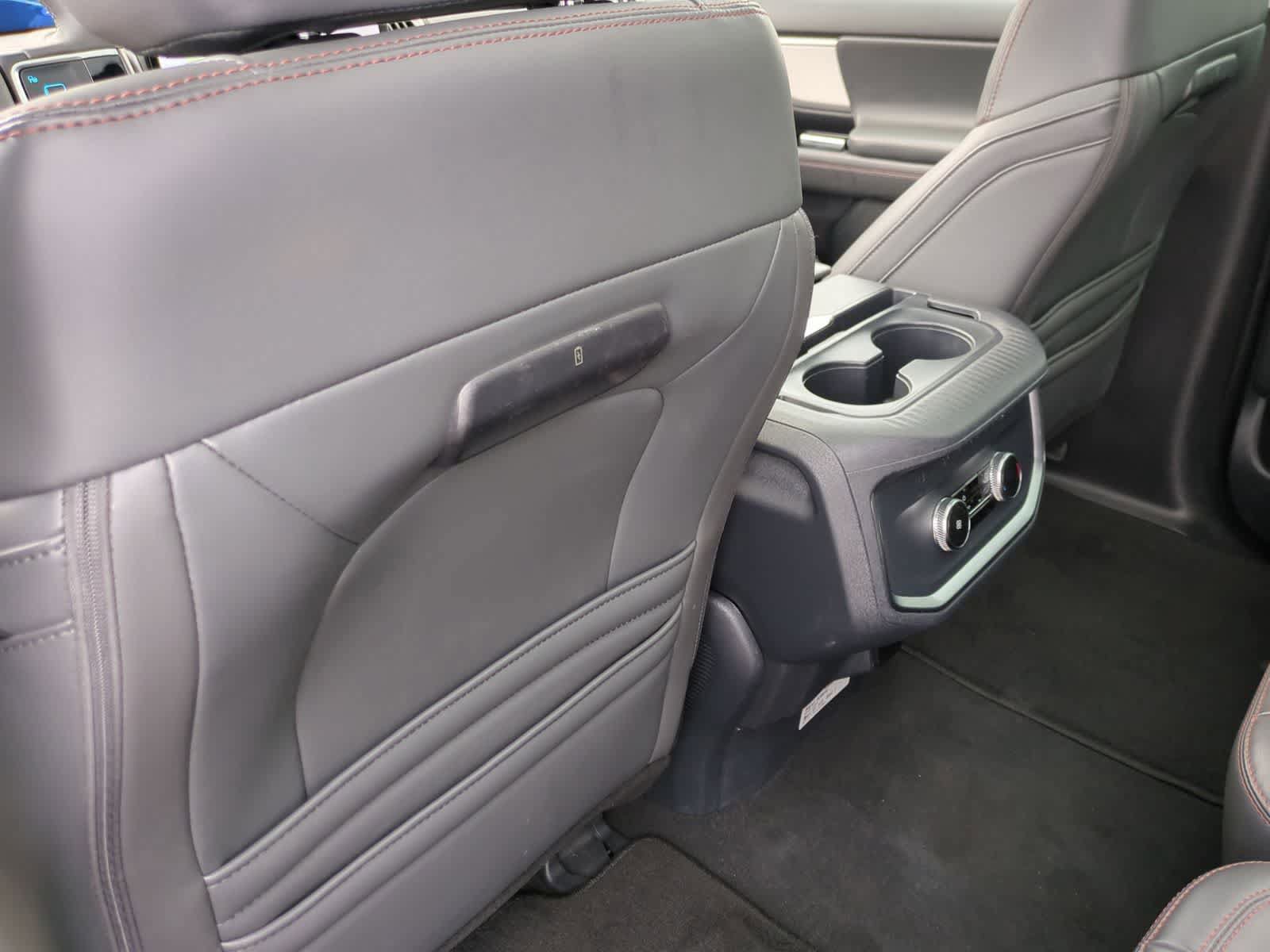 Used 2025 Ford Expedition Active AWD/4WD image 18