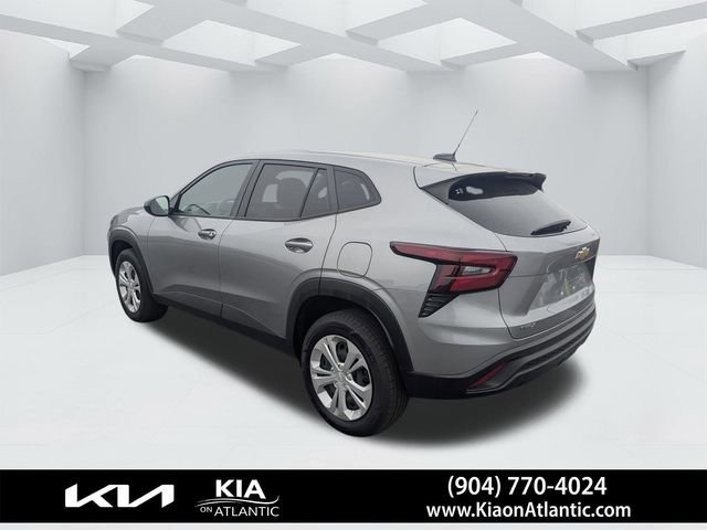 Used 2024 Chevrolet Trax LS w/ Driver Confidence Package FWD image 5
