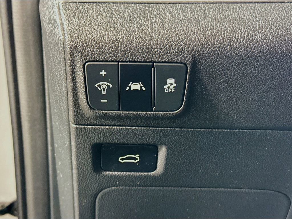 Used 2023 Kia K5 GT-Line image 10