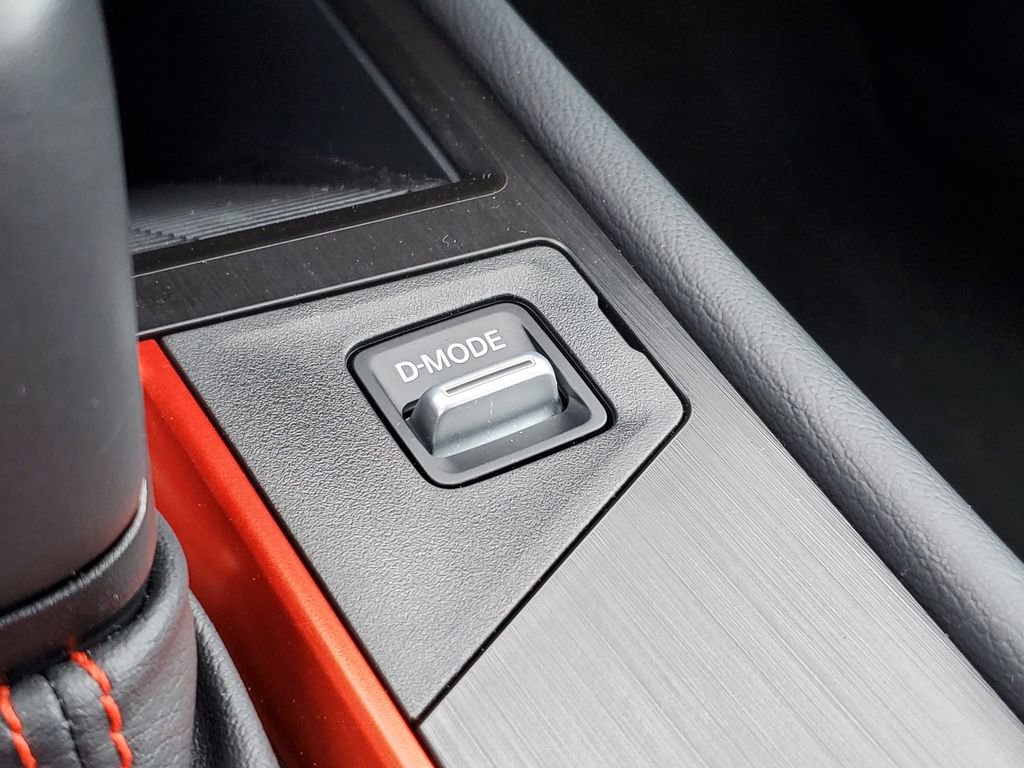 Used 2025 Nissan Kicks SR AWD/4WD image 28