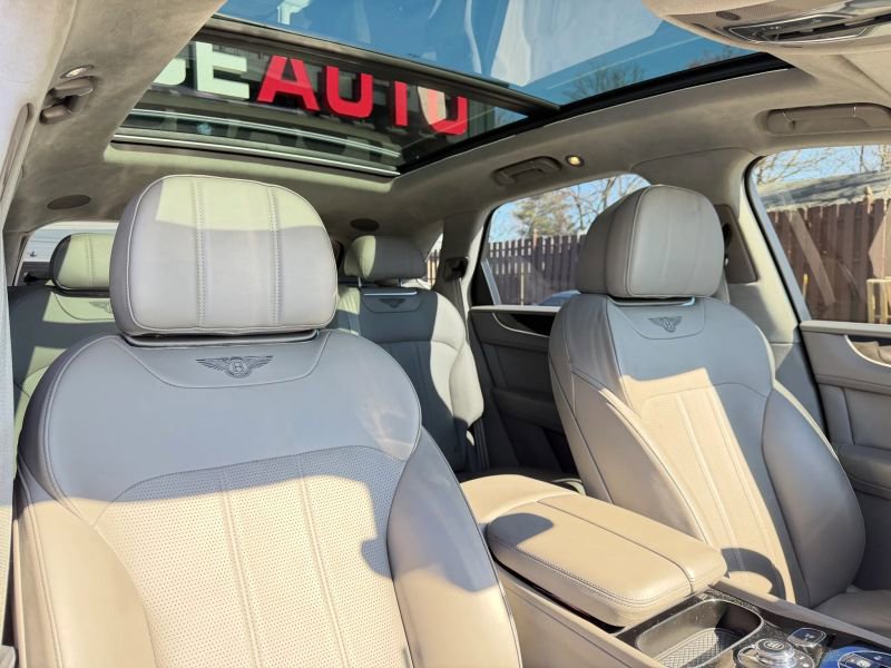 Used 2019 Bentley Bentayga image 30