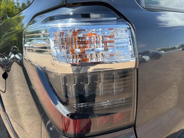 Used 2021 Toyota 4Runner SR5 Premium w/ Moonroof Package AWD/4WD image 10
