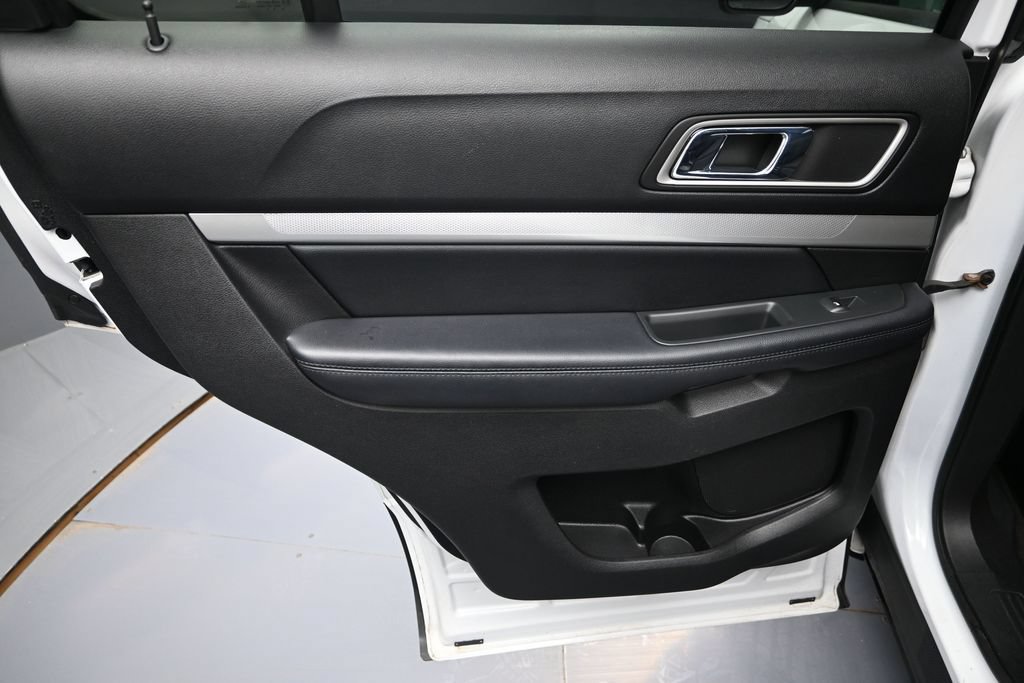 Used 2017 Ford Explorer XLT FWD image 24