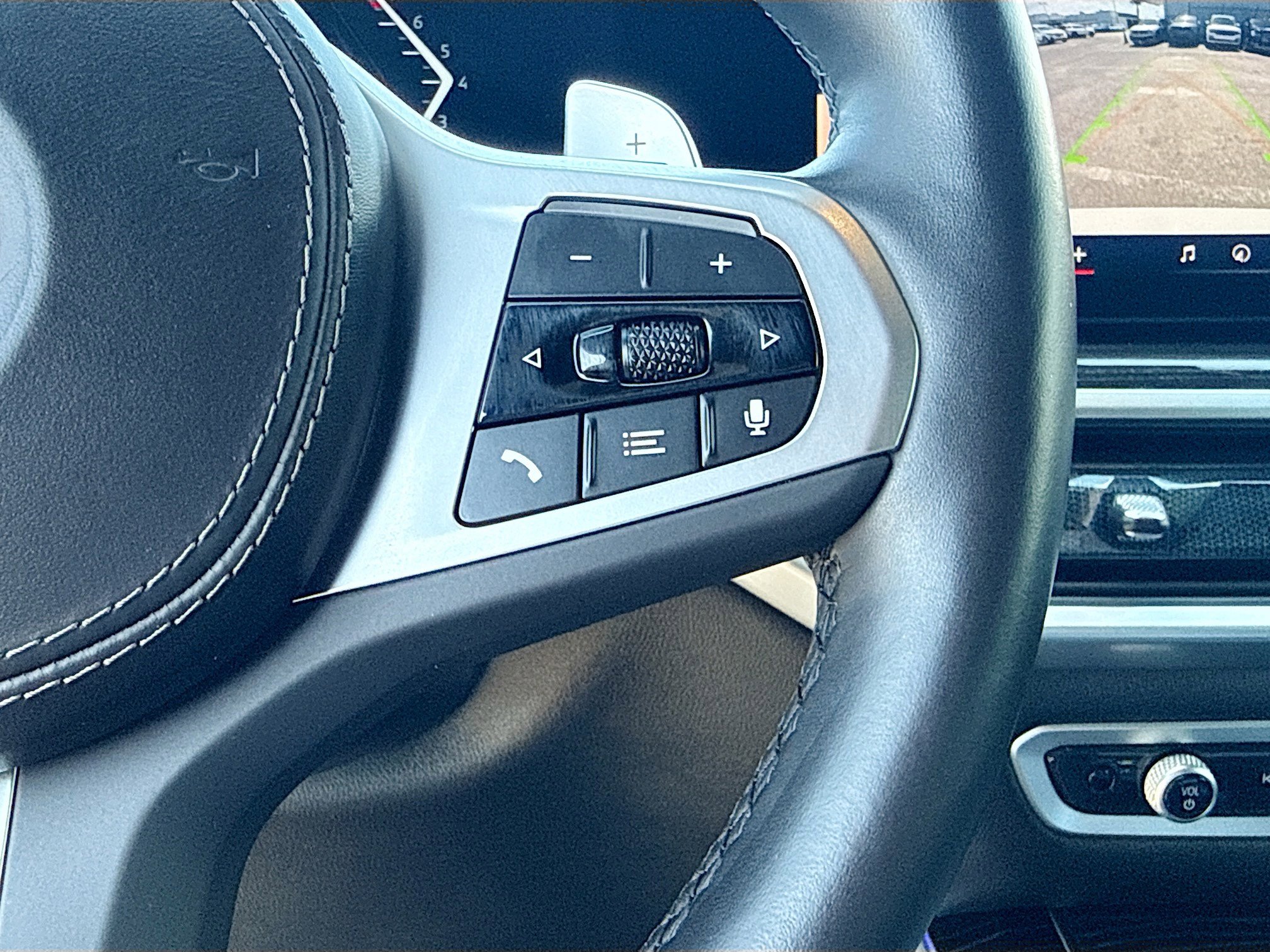 Used 2024 BMW X5 xDrive40i w/ Executive Package image 40