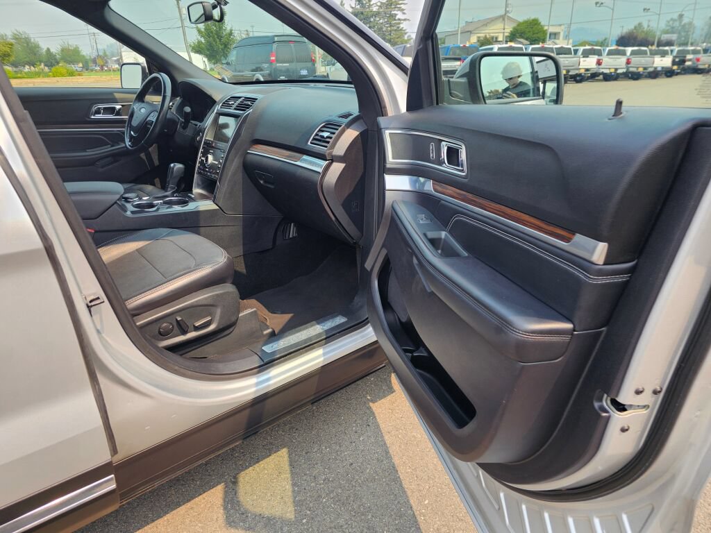 Used 2019 Ford Explorer Limited w/ Class III Trailer Tow Package AWD/4WD image 12