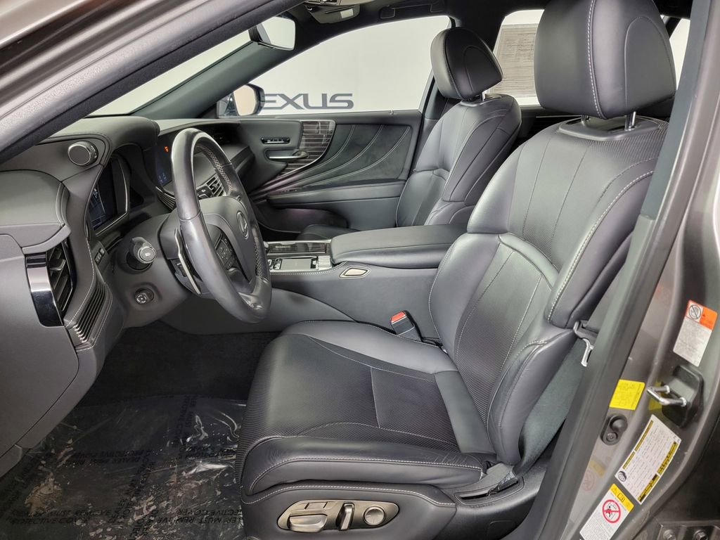 Used 2018 Lexus LS 500h AWD w/ Accessory Package (Z2) image 17