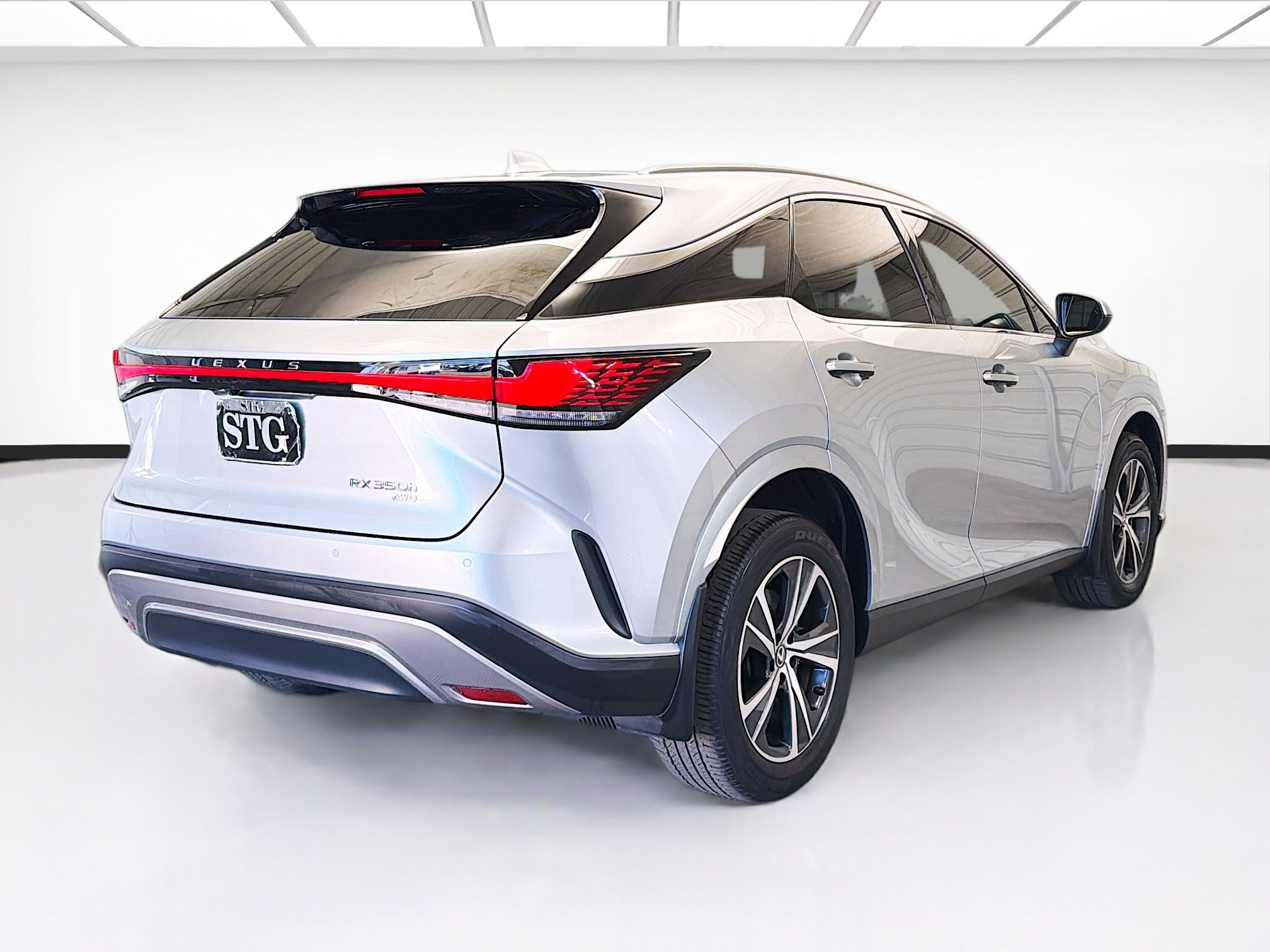 Used 2023 Lexus RX 350h w/ Cold Area Package AWD/4WD image 4