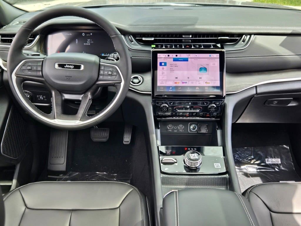 New 2025 Jeep Grand Cherokee Limited image 17