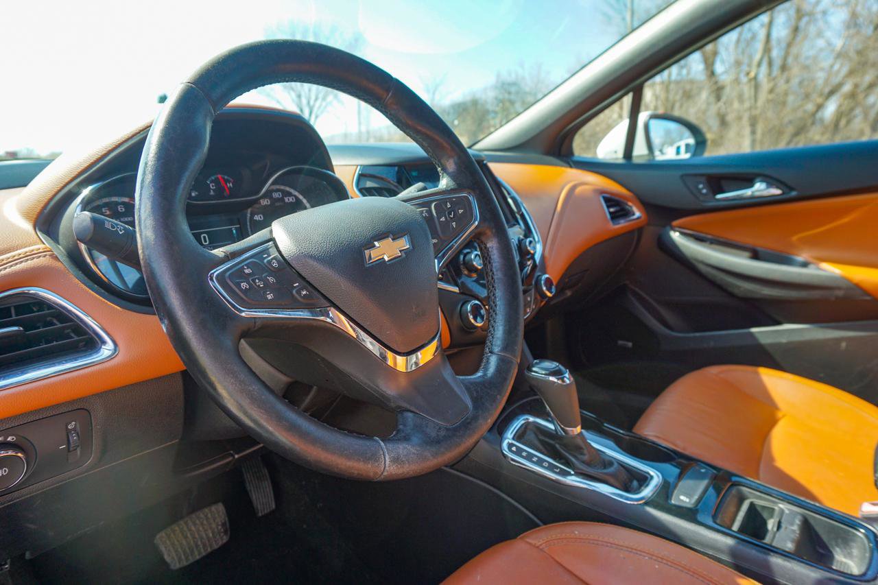 Used 2017 Chevrolet Cruze Premier FWD image 23