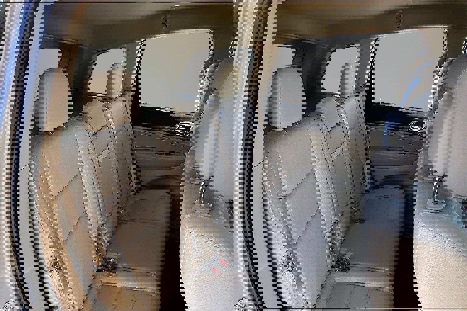 Used 2021 Jeep Grand Cherokee Laredo image 25